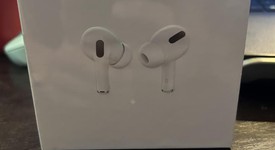 New
													Apple AirPods Pro - Wireless Case, photo 2 of 3