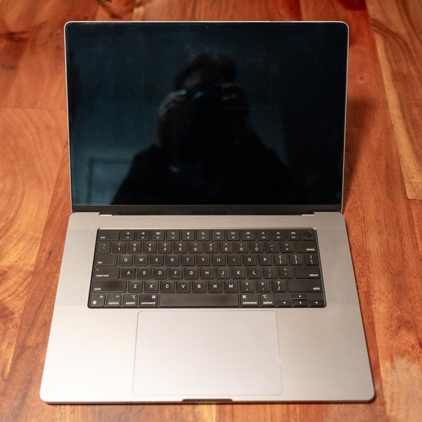 MacBook Pro 2021 - 16 inch - Apple M1 Max, Silver, 2 TB, 64 GB