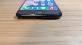 Good
													Apple iPhone SE 3rd Gen 2022 - Unlocked, Midnight, 128 GB, A2595, photo 3 of 13