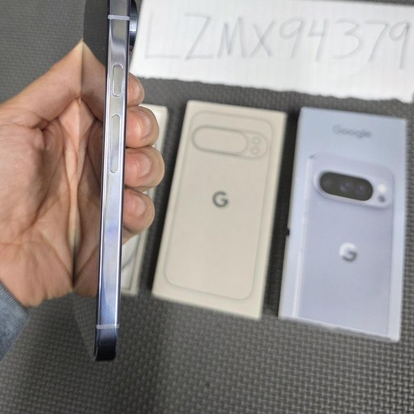 Google Pixel 10 Pro - Unlocked, 256 GB, Moonstone, G4QUR