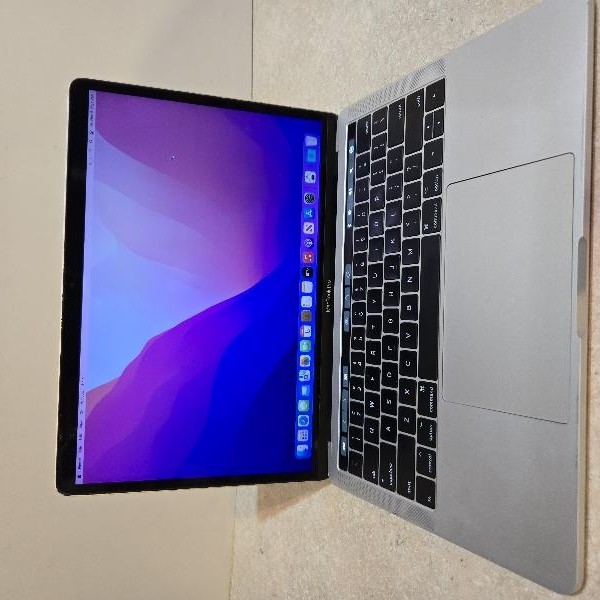 MacBook Pro 2017 (With Touch Bar) - 13 inch - 512 GB, Silver, 8 GB, Intel Core i5