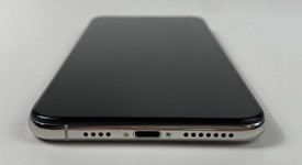 Good
													Apple iPhone Xs Max - Unlocked, Silver, 64 GB, A1921, photo 5 of 7
