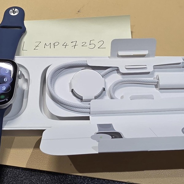 Apple Watch Series 10 46mm - Silver, A2999 - GPS, Aluminum