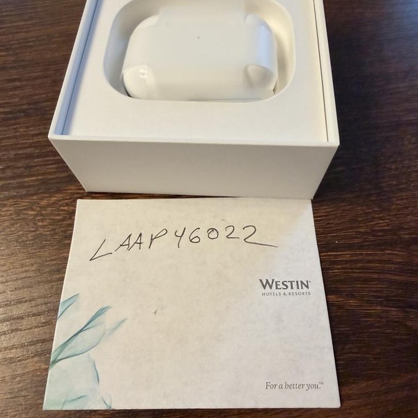 Apple AirPods Pro 2 - Lightning
