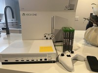 Xbox One S (2016)
