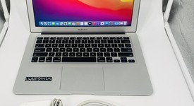 Good
													MacBook Air 2017 - 13" - I7, Silver, 256 GB, 8 GB, photo 1 of 10