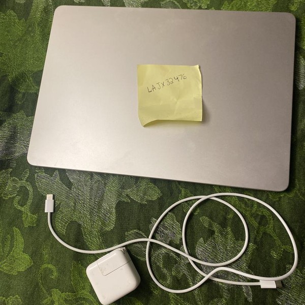 MacBook Air 2022 (M2) - 13 inch - 256 GB, Silver, 8 GB, Apple M2