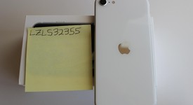 Good
													Apple iPhone SE 2nd Gen 2020 - Unlocked, White, 64 GB, A2275, photo 4 of 11