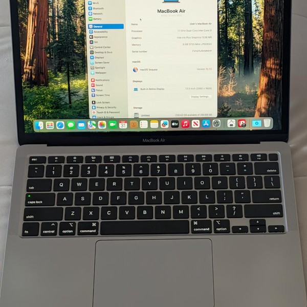 MacBook Air 2020 - 13 inch - 256 GB, Gray, 8 GB, Intel Core i3