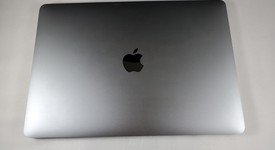 Good
													MacBook Pro 2018 (With Touch Bar) - 13" - I7, Gray, 512 GB, 16 GB, photo 4 of 12