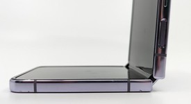 Good
													Samsung Galaxy Z Flip4 5G - Unlocked, Purple, 128 GB, 8 GB, SM-F721U1, photo 3 of 4