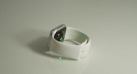 Good
													Apple Watch Series 4 44mm - Unlocked, Silver, A1976 - Cellular, Aluminum, photo 5 of 7