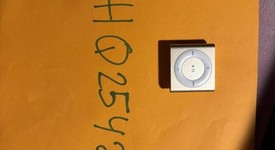 Fair
													Apple iPod Shuffle 4th Gen - Gold, 2 GB, A1373, photo 2 of 6