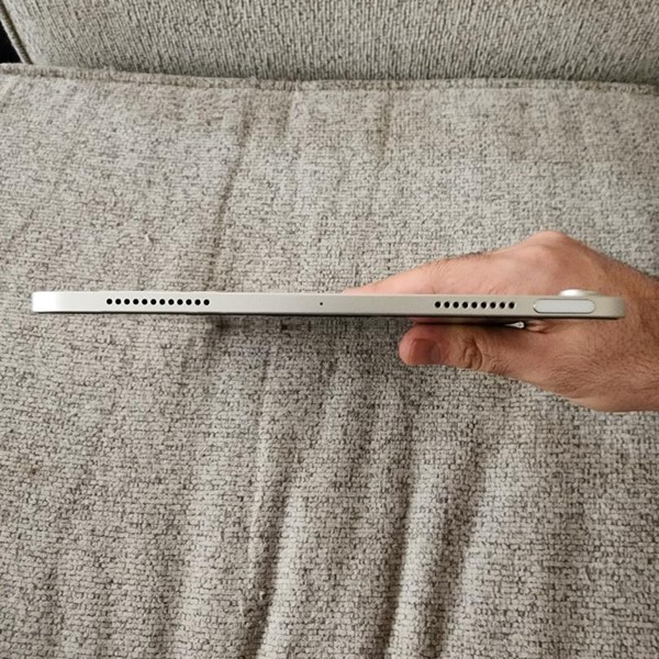 Apple iPad Air 5th Gen - Wi-Fi, 256 GB, Starlight, A2588