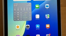 Mint
													Apple iPad Air 11" (M3) 2025 - Unlocked, Gray, 128 GB, A3267, photo 2 of 18