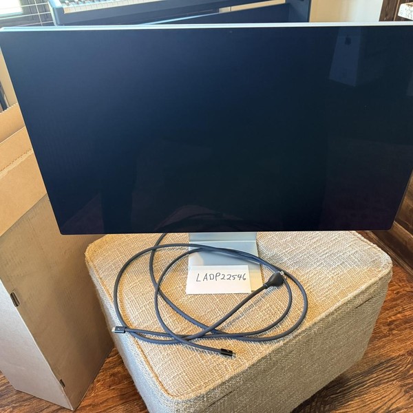 Apple Studio Display (2022) - Standard Glass, Tilt Adjustable Stand