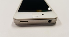 Fair
													Apple iPhone 4 - Verizon, White, 8 GB, A1349, photo 4 of 7