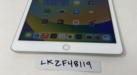 Good
													Apple iPad 8th Gen - Wi-Fi, Silver, 32 GB, A2270, photo 3 of 6