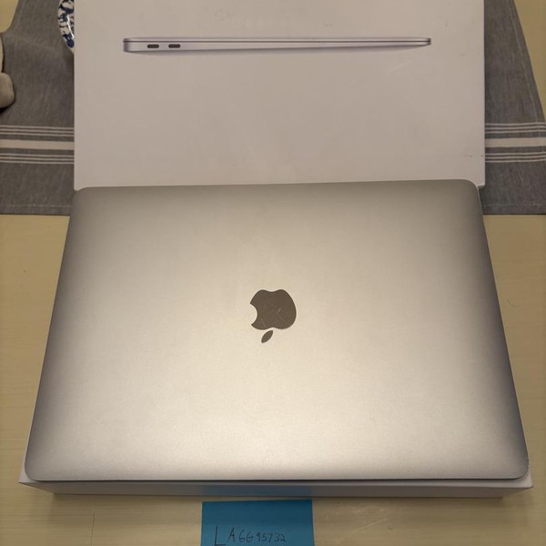 MacBook Air 2020 - 13 inch - 256 GB, Silver, 8 GB, Apple M1
