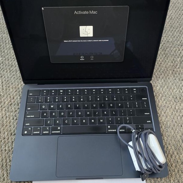 MacBook Air 2022 (M2) - 13 inch - 256 GB, Midnight, 16 GB, Apple M2