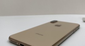 Good
													Apple iPhone Xs - Unlocked, Gold, 256 GB, A1920, photo 4 of 5