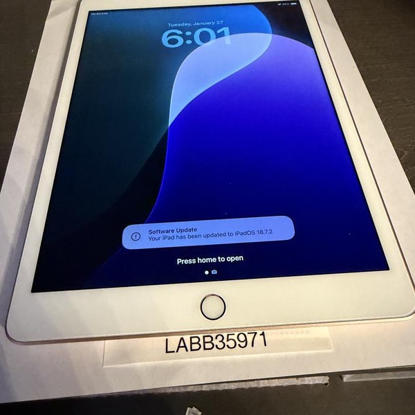 Apple iPad 7th Gen - Unlocked, 32 GB, Gold, A2200