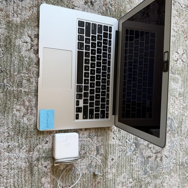 MacBook Air 2015 - 13 inch - 128 GB, Silver, 8 GB