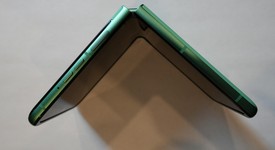 Mint
													Motorola Razr (2025) - Unlocked, Green, 256 GB, 8 GB, photo 4 of 8