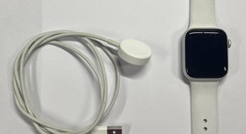 Good
													Apple Watch Series 4 44mm - Unlocked, Silver, A1976 - Cellular, Aluminum, photo 1 of 11