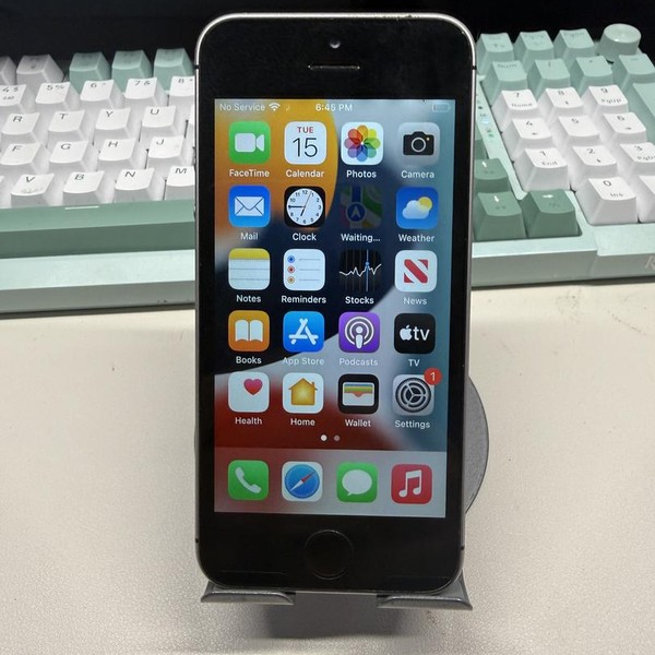 Apple iPhone SE 1st Gen 2016 - Straight Talk, 32 GB, Grey, A1662