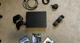 Mint
													Xbox One X (2017) - Black, Standard, photo 2 of 17