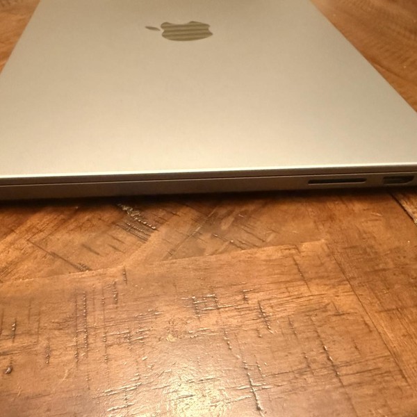 MacBook Pro Late 2023 (M3) - 14 inch - 1 TB, Gray, 8 GB, Apple M3, 10-core GPU