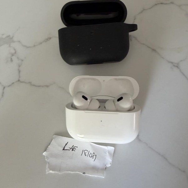 Apple AirPods Pro 2 - Lightning