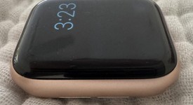 Fair
													Apple Watch Series 5 40mm - Gold, A2092 - GPS, Aluminum, photo 5 of 17