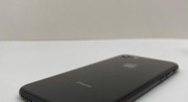 Mint
													Apple iPhone 8 - Unlocked, Gray, 64 GB, A1863, photo 4 of 6