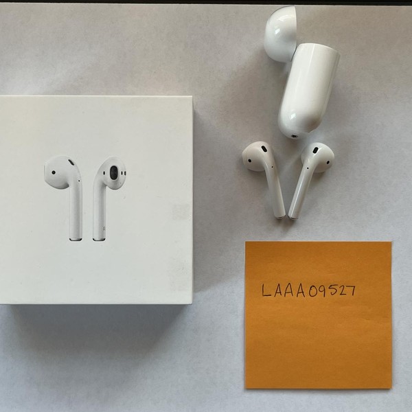 Apple AirPods 2nd Gen - Lightning Case