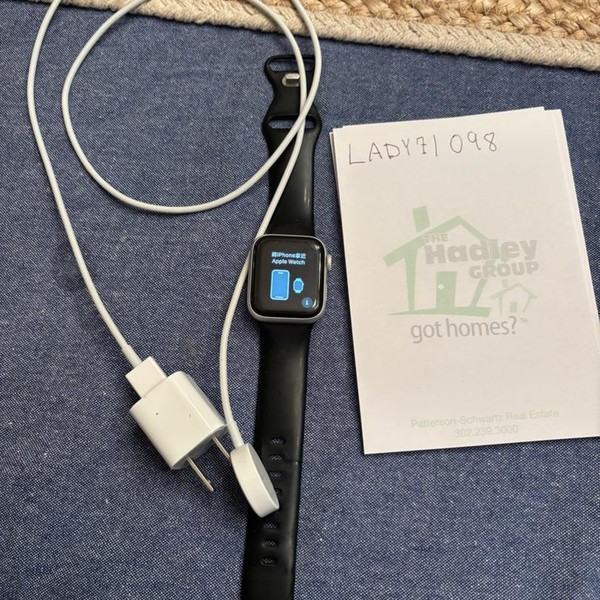 Apple Watch Series 4 40mm - Silver, A1977 - GPS, Aluminum