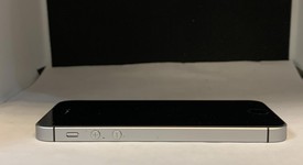 Good
													Apple iPhone SE 1st Gen 2016 - Unlocked, Grey, 32 GB, A1723, photo 5 of 7