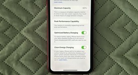 Mint
													Apple iPhone Xr - Unlocked, Red, 64 GB, A1984, photo 3 of 7