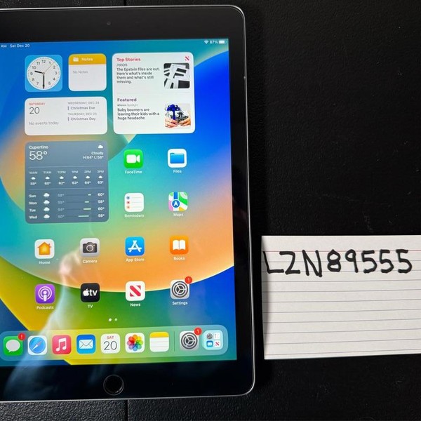 Apple iPad 5th Gen - Wi-Fi, 32 GB, Gray, A1822