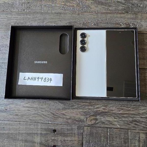 Samsung Galaxy Z Fold6 - Unlocked, 512 GB, White, 12 GB, SM-F956U1