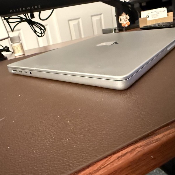 MacBook Pro 2021 - 14 inch - 512 GB, Silver, 16 GB, Apple M1 Pro 8-core