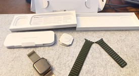 Good
													Apple Watch Series 9 45mm - Unlocked, Gold, A2984 - Cellular, Stainless, photo 1 of 9