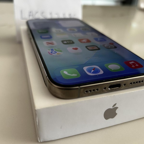 Apple iPhone 16 Pro Max - Unlocked, 1 TB, Natural, A3084