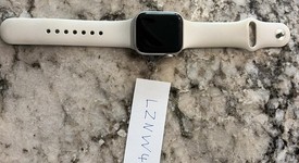 Good
													Apple Watch SE 2nd Gen 40mm - Unlocked, Silver, A2726 - Cellular, Aluminum, photo 1 of 4