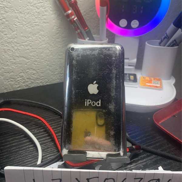 Apple iPod Touch 4th Gen - Wi-Fi, 8 GB, White