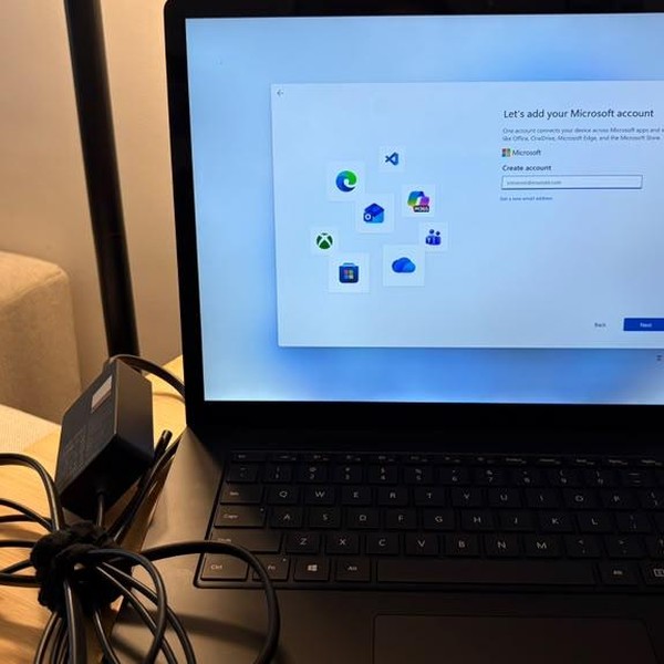 Microsoft Surface Laptop 4 - 1 TB, Black, 32 GB, Intel Core i7, 15 inch