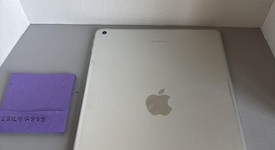 Fair
													Apple iPad 8th Gen - Wi-Fi, Silver, 128 GB, A2270, photo 3 of 5