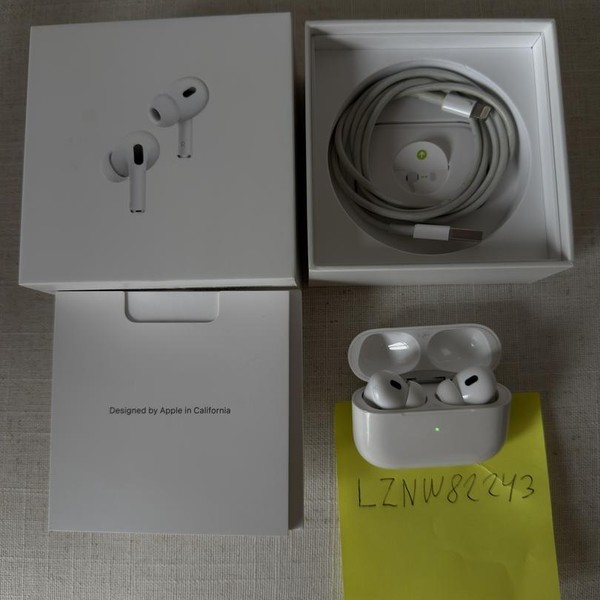 Apple AirPods Pro 2 - Lightning