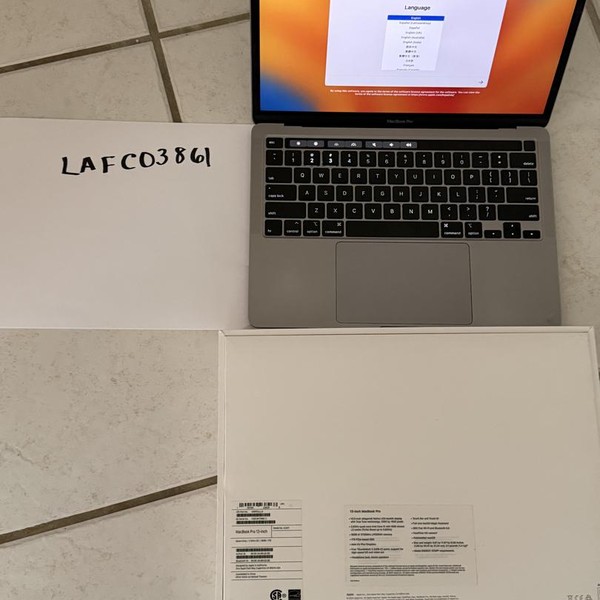 MacBook Pro 2020 - 13 inch - 1 TB, Silver, 16 GB, Intel Core i5